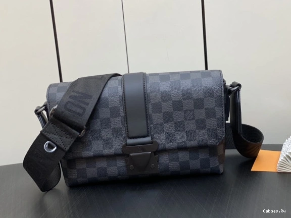 S-Cape Messenger VUITTON LOUIS 0426